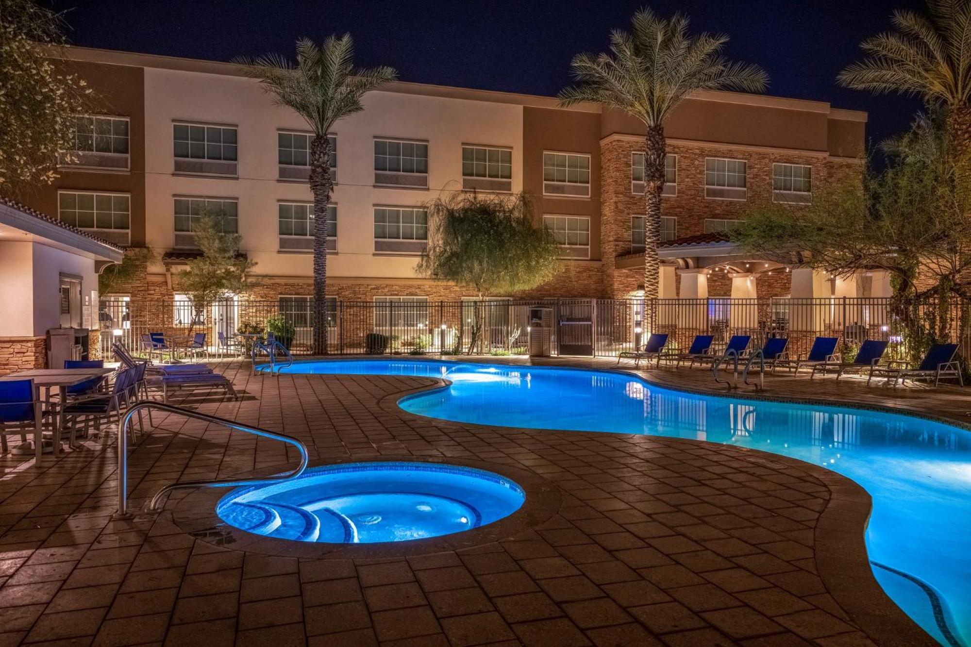 Hotel Express & - - East Mesa By Ihg 3*