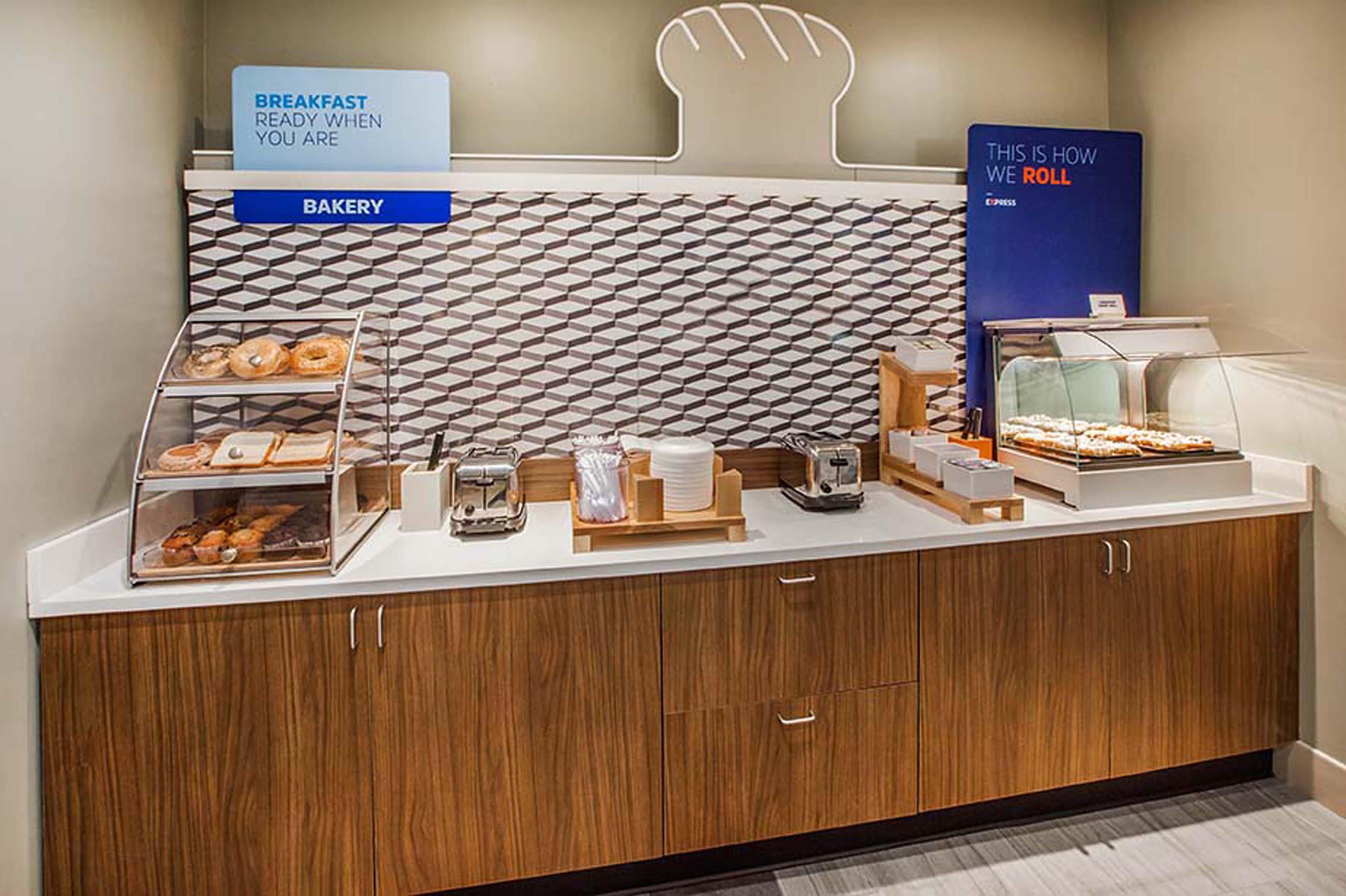Express & - - East Mesa By Ihg Hotel