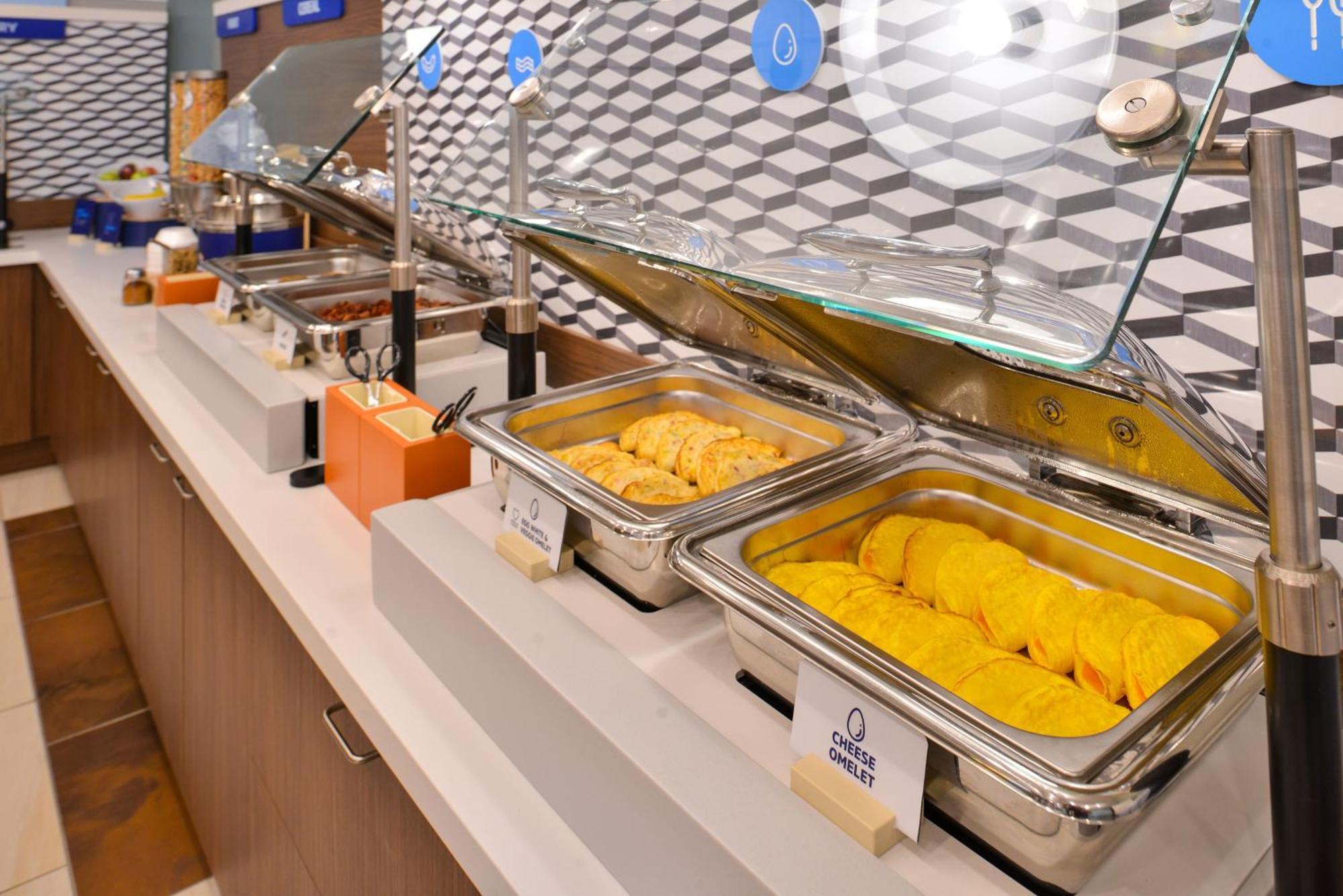 Express & - - East Mesa By Ihg Hotel