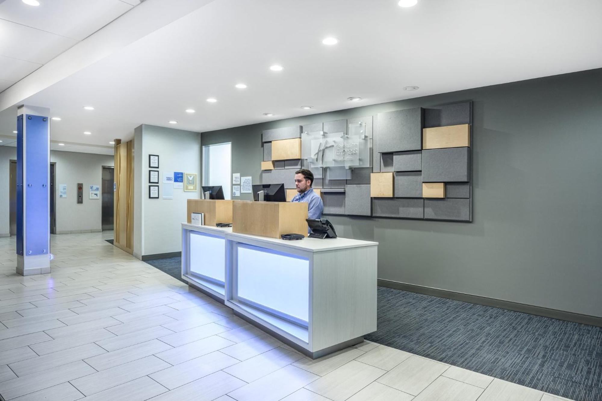 Express & - - East Mesa By Ihg Hotel 3*