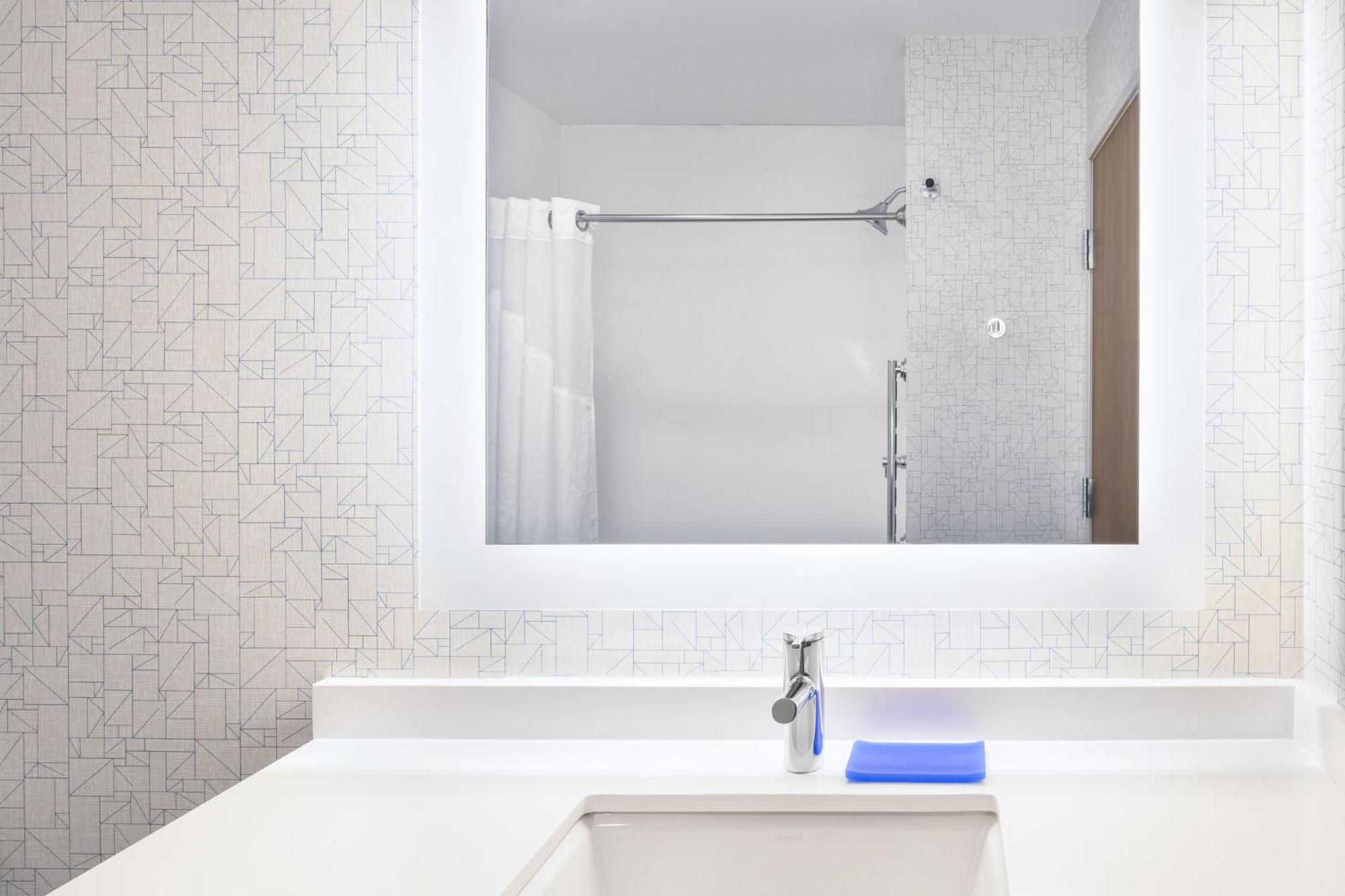 Express & - - East Mesa By Ihg Hotel